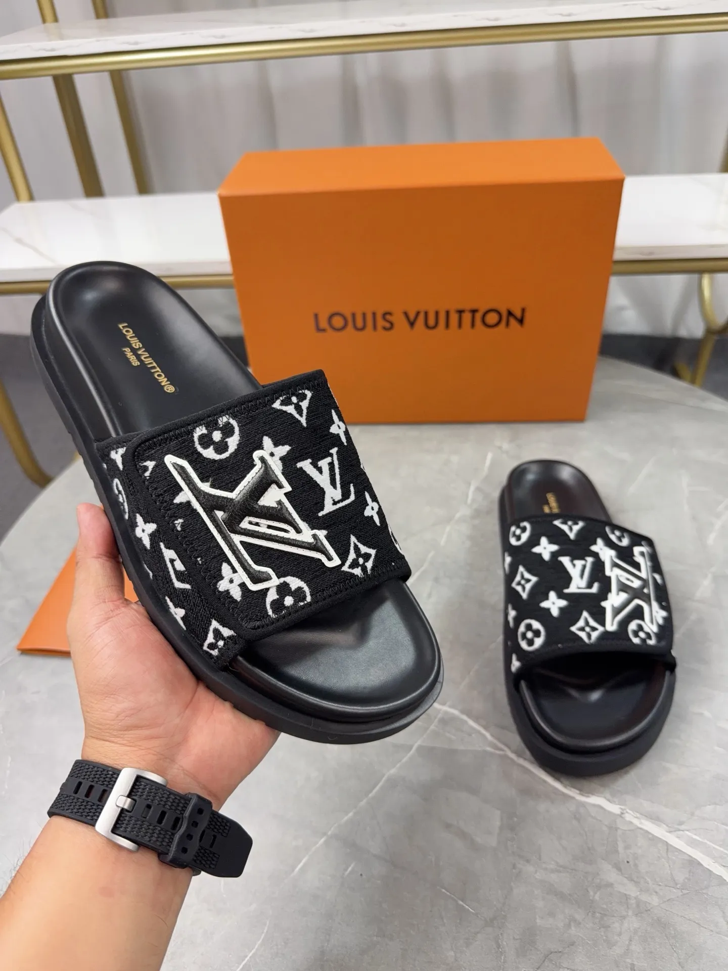 Men's Men's Shoes 💰380💰 🌈LV | Louis Vuitton ²⁰²³ 𝐬𝐬 🧡💚2025 Spring and Summer New Style Top Version‼ ️The original version is the same. The counter specializes in the latest straw slippers. Hard goods are new🆕 ❥Purchase level! Full of high-end feel! A popular model among bloggers at home and abroad, it’s retro and fashionable, and looks stunning on your feet! Mainly recommended models on the official website★ ━━━━━ ЅᏇєєt ━━━━━ ▪️Upper: original customized cowhide fabric ▪️Inner: cow lining ▪️Outsole: high-end rubber outsole ▪️Shoe size: 35-47 (46-47 customization is not returnable)